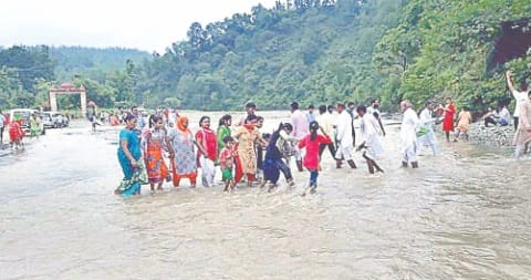 barasati nadion mein aayi baadh