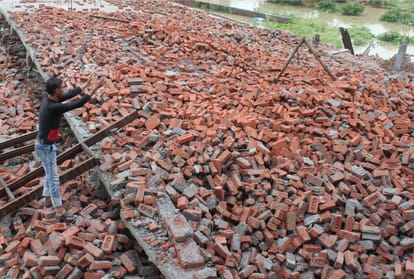3 storey under construction building collapse in noida
