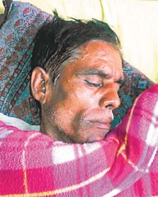 child died due to shock of current and grand father injured