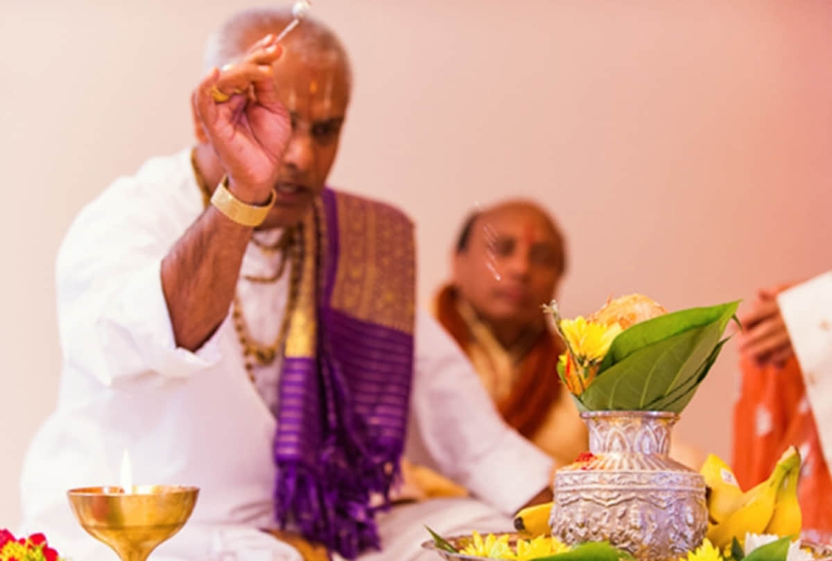 Dakshina of Panditji became expensive