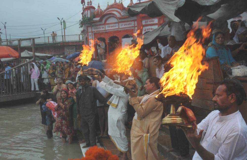 chandra grahan before ganga arti in har ki pedi