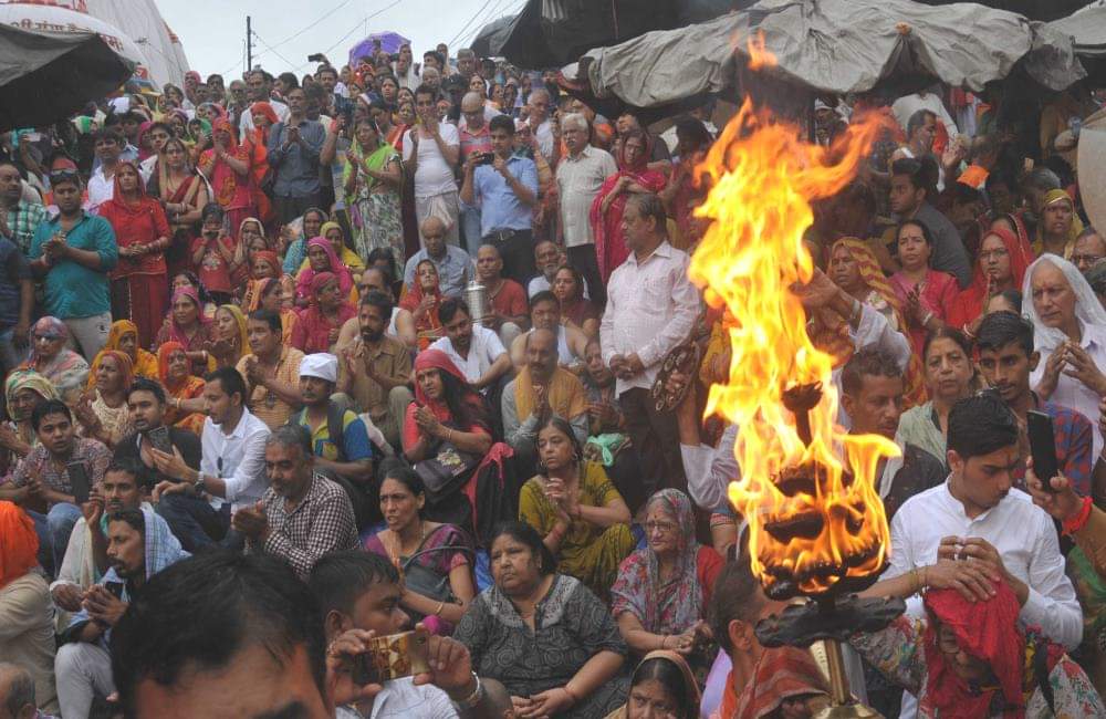 chandra grahan before ganga arti in har ki pedi
