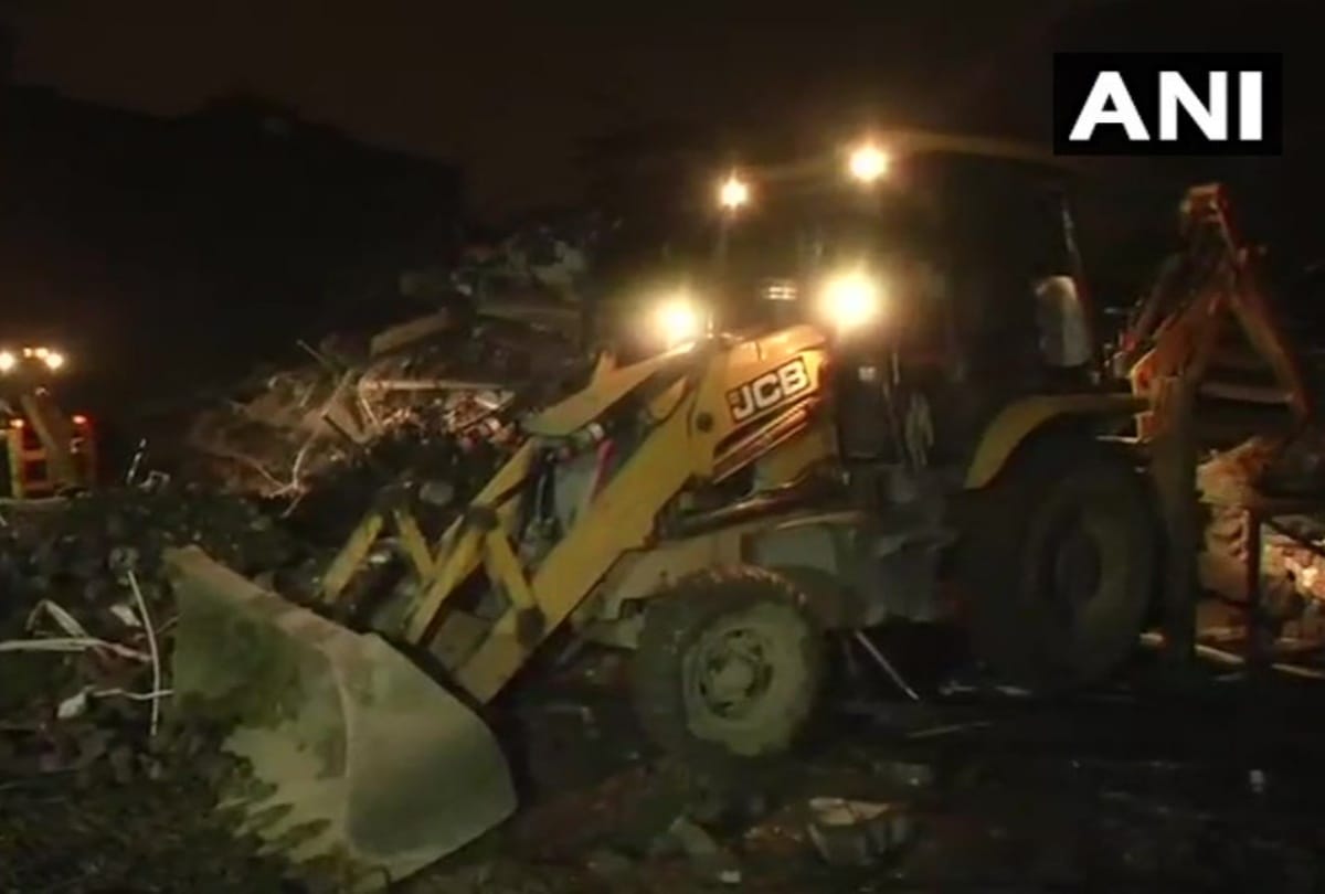 four storey building collapsed in ghaziabad