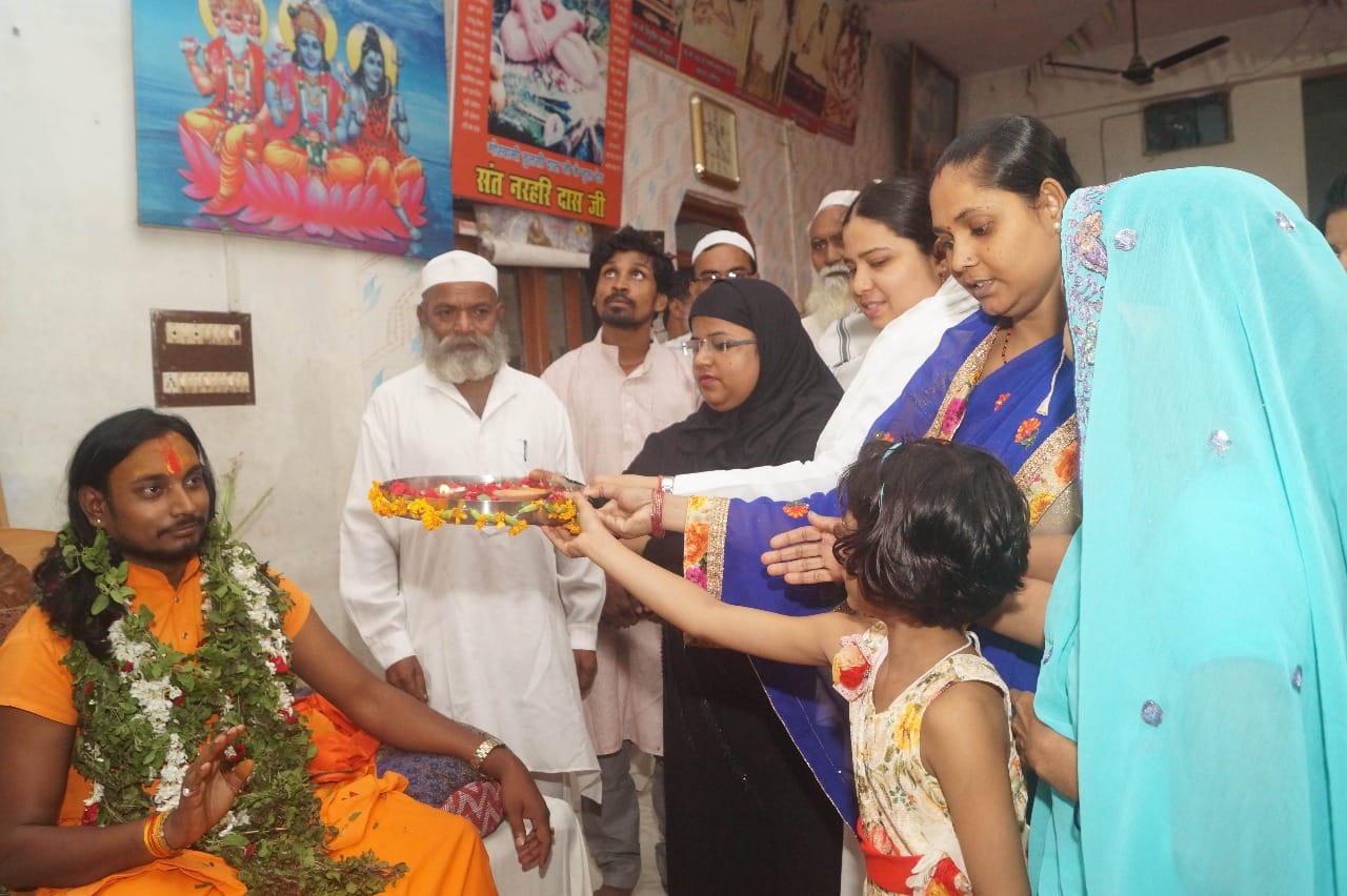 Varanasi muslim womens celebrated gurupurnima photos