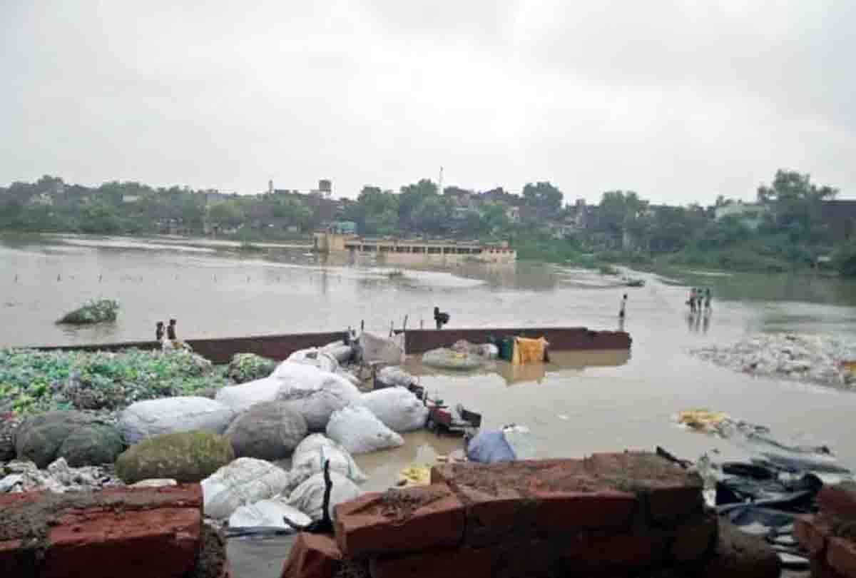 three death due to heavy rain