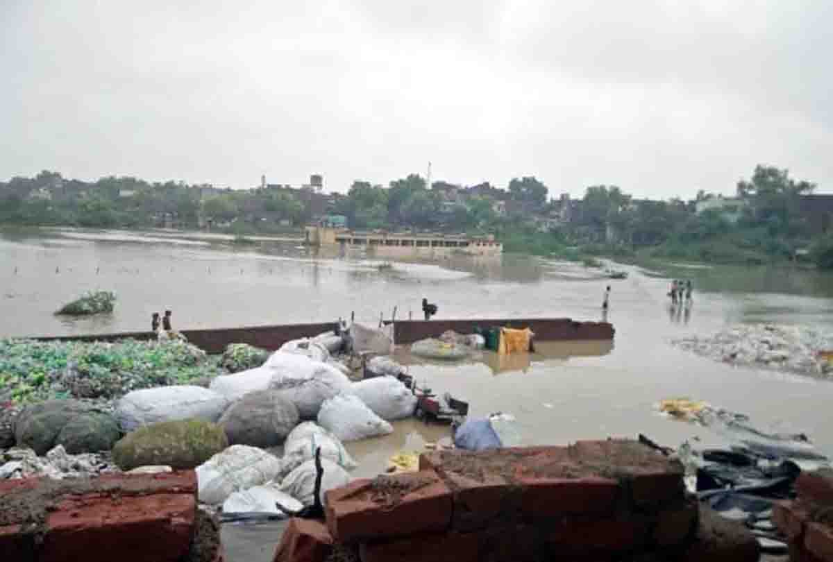 three death due to heavy rain