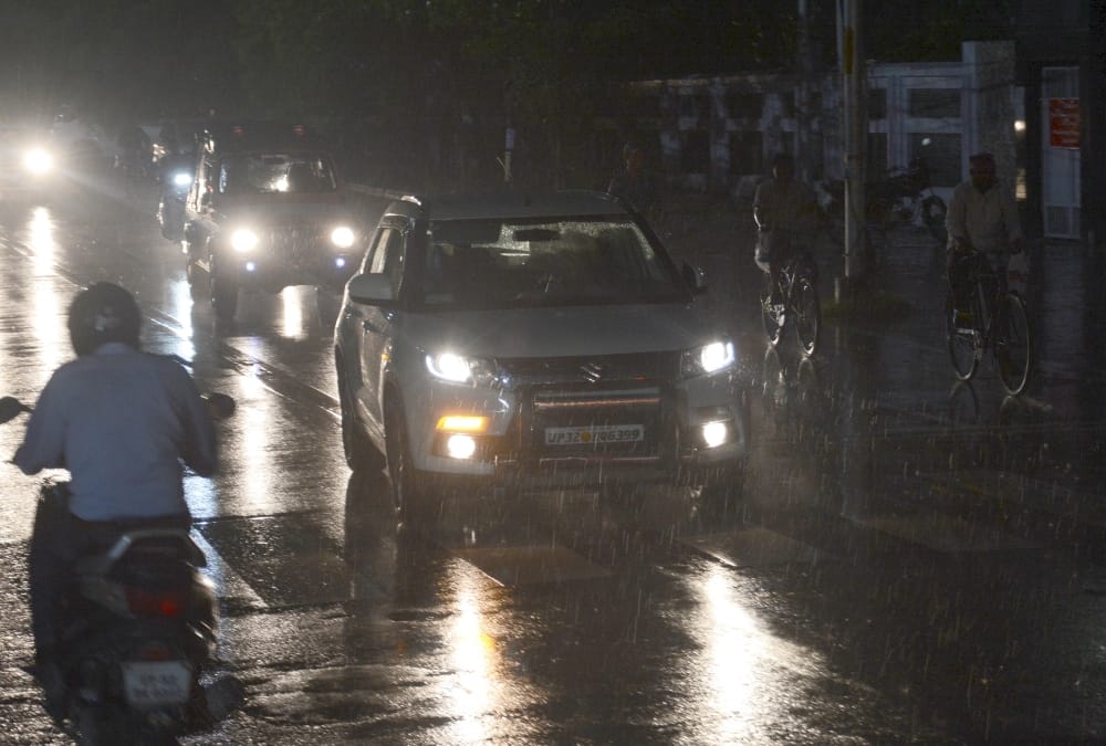 many died due to heavy rain in uttar pradesh