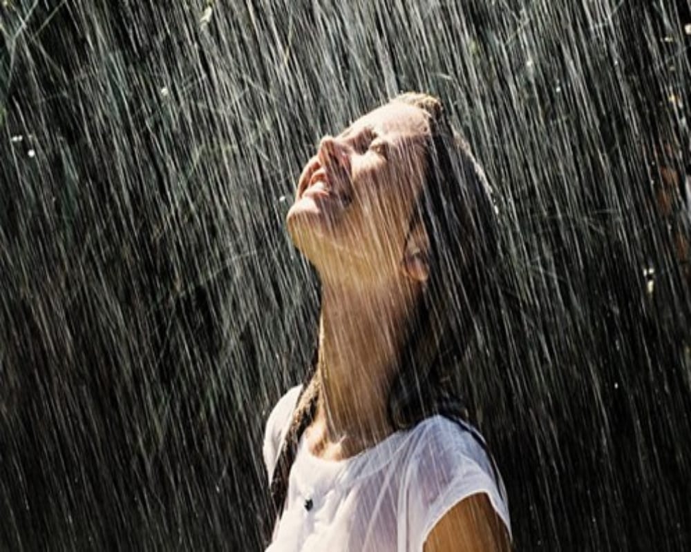 Girls often wants to do these 5 things in the rainy season