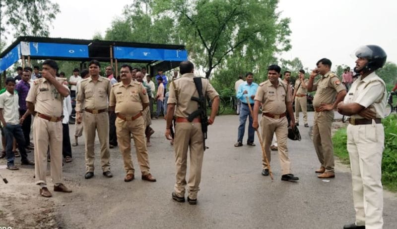 रातों-रात खेत में लगा दी आंबेडकर की मूर्ति