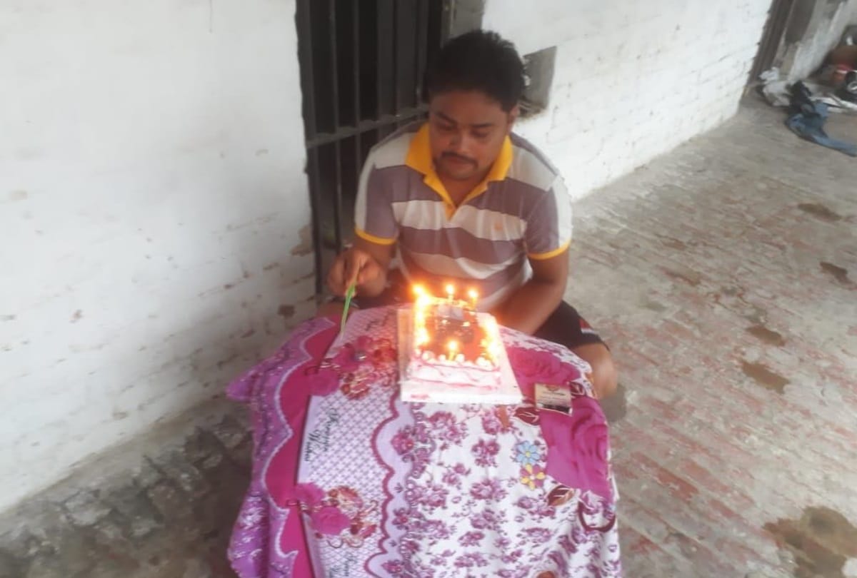 prisoner celebrate his birthday in faizabad jail