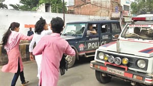 Defaults in security, two young men in front of Fleet