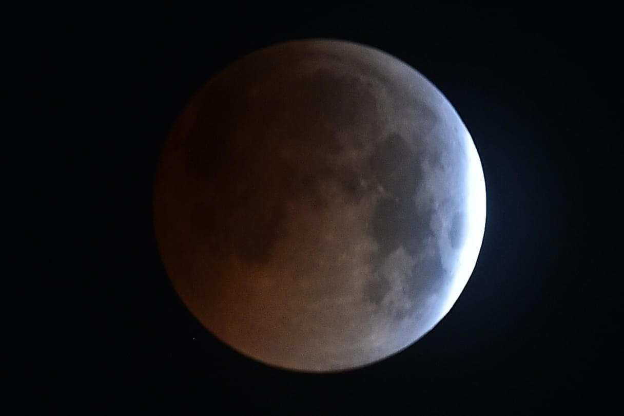 known about the 7 unknown facts about moon in hindi