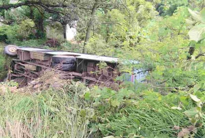 twelve passengers injured in hrtc bus accident at kangra