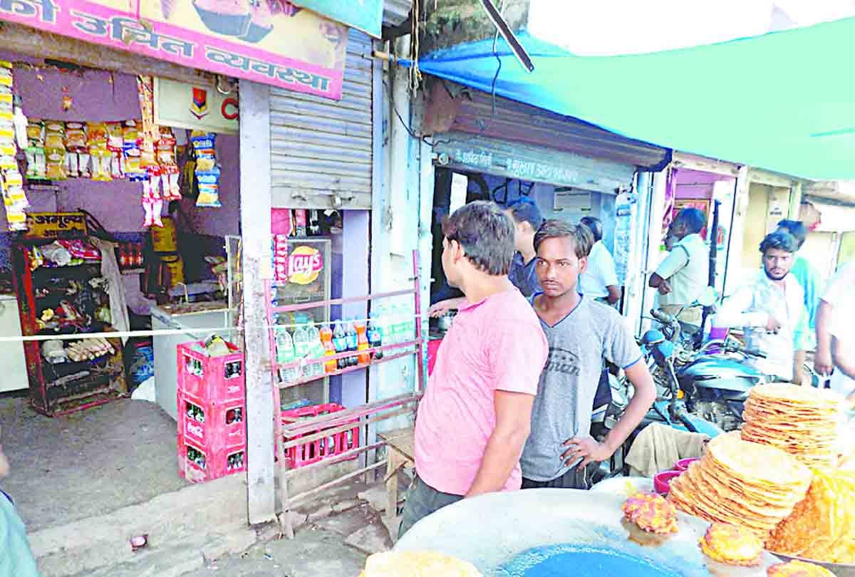31 shops closed at roadways bus stand in farrukhabad