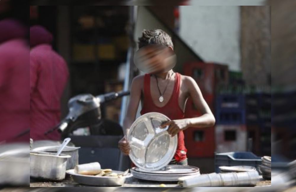 Bachpan Bachao Andolan team released child laborer from restaurant