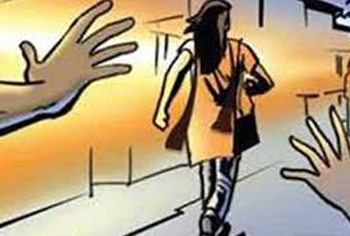 girl complaint in police station against a doctor and 10 others accusing them of molesting her