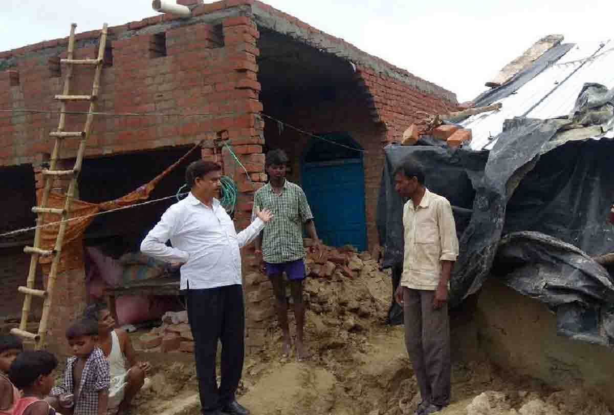 six deaths due to falling house in rain