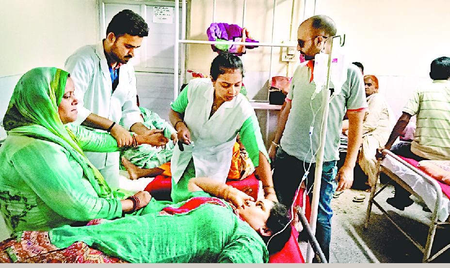 नादौन अस्पताल में एक बिस्तर पर दो-दो रोगी