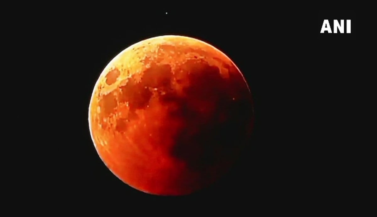 images of the longest lunar eclipse 2018 of this century