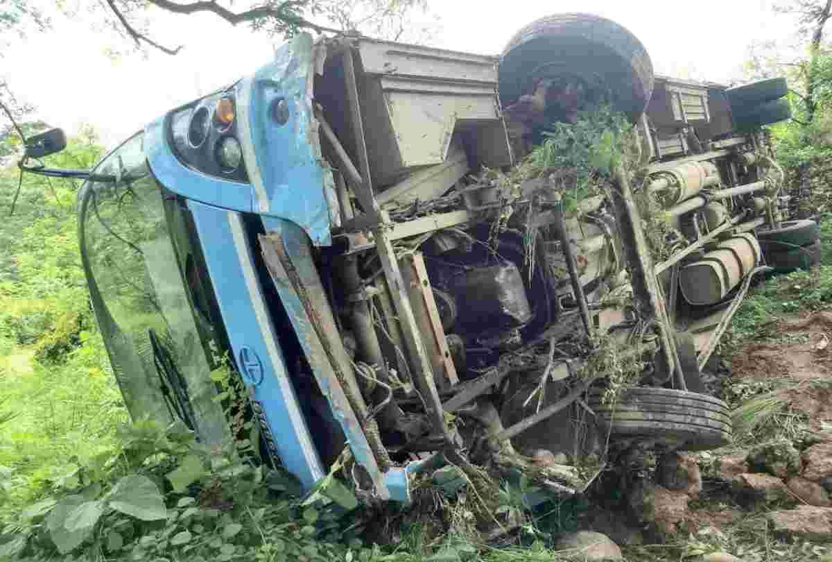 twelve passengers injured in hrtc bus accident at kangra
