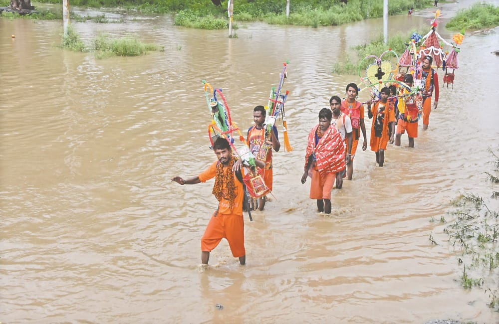 kanwar dipped in Ganganahar due to the Returning to the Gangajal