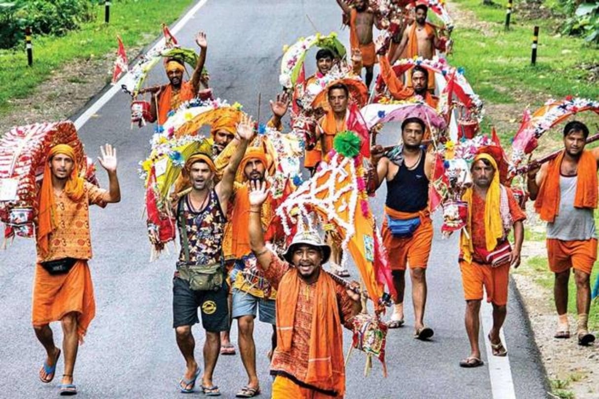 70 kanwariyas including 15 muslims from Deoria UP begin their journey to babadham Deoghar