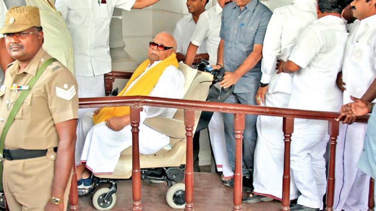  Karunanidhi critical, being rushed to hospital past midnight