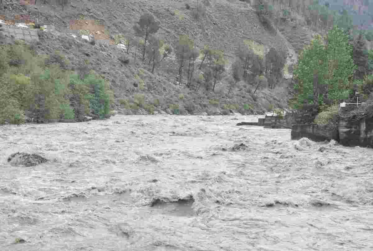 Himachal Pradesh 45 people including 35 IIT Roorkee students are missing in Lahaul Spiti