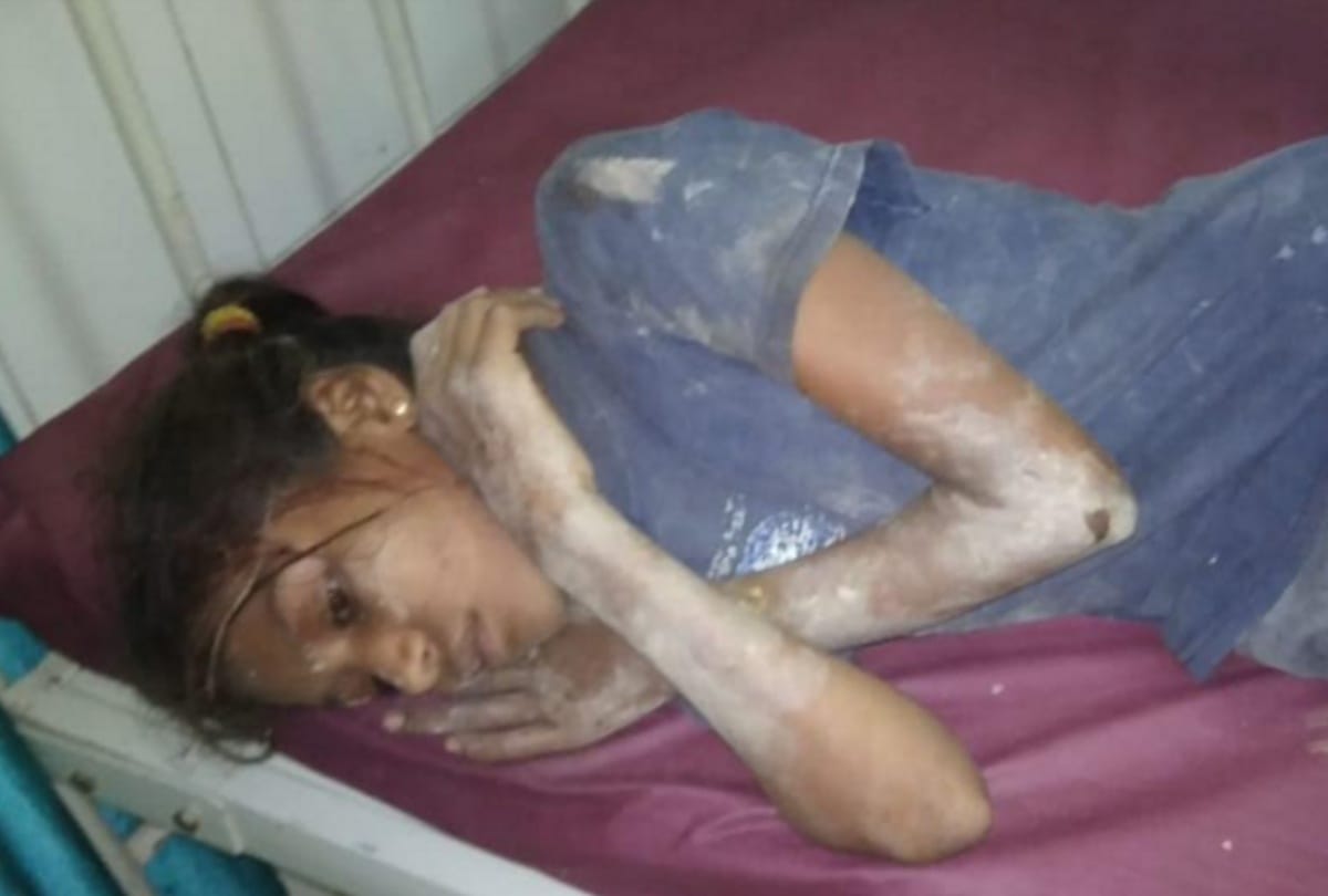 UP: Women drowning in the wreckage waslooking for life, see in pictures