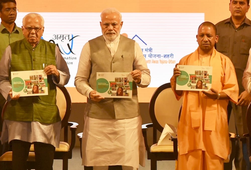prime minister modi sends mnoey in beneficiaries accounts.