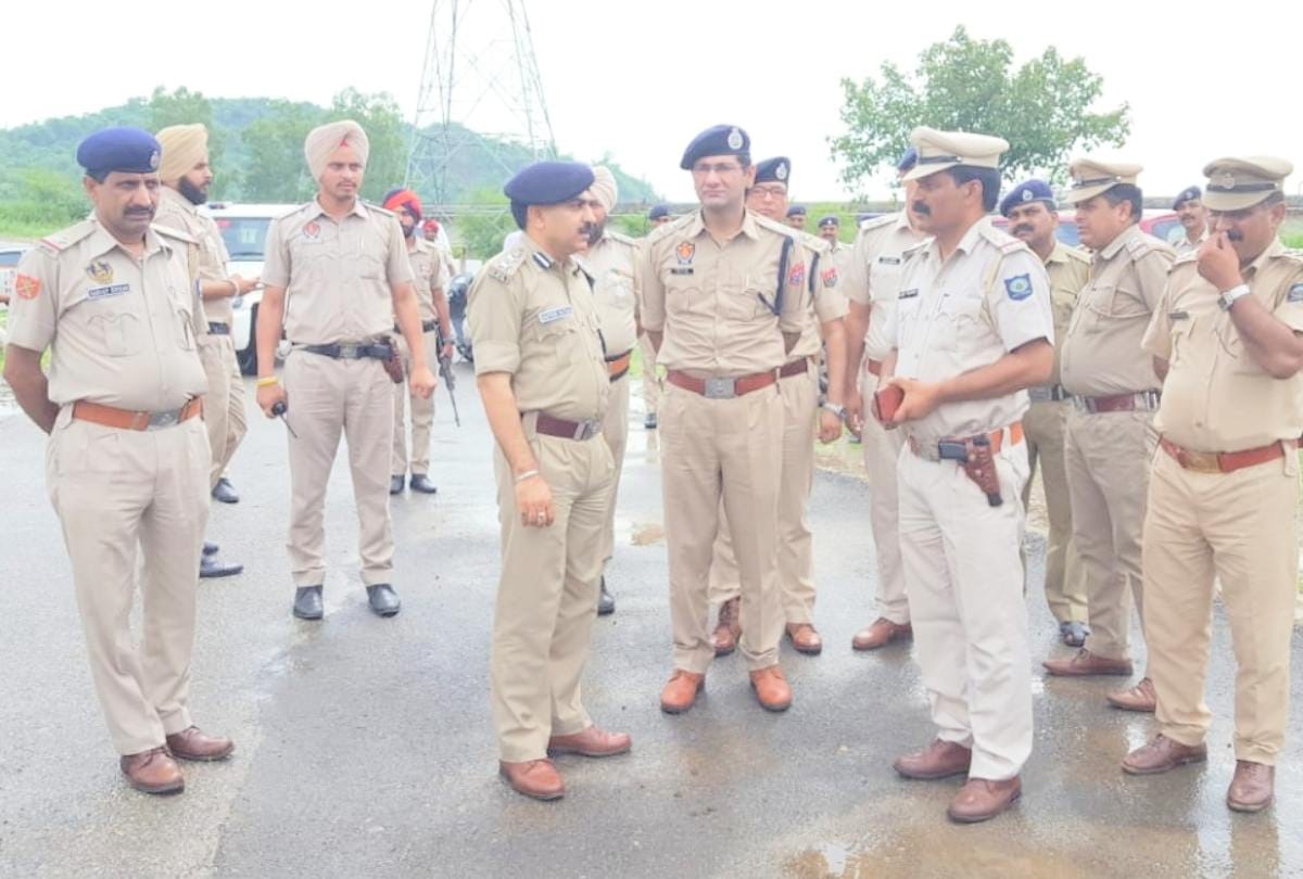 Himachal and Punjab Police Raid in Chitta smuggling villages in Kangra
