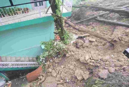 many roads and pathankot manali nh Blocked due to landslide in hp