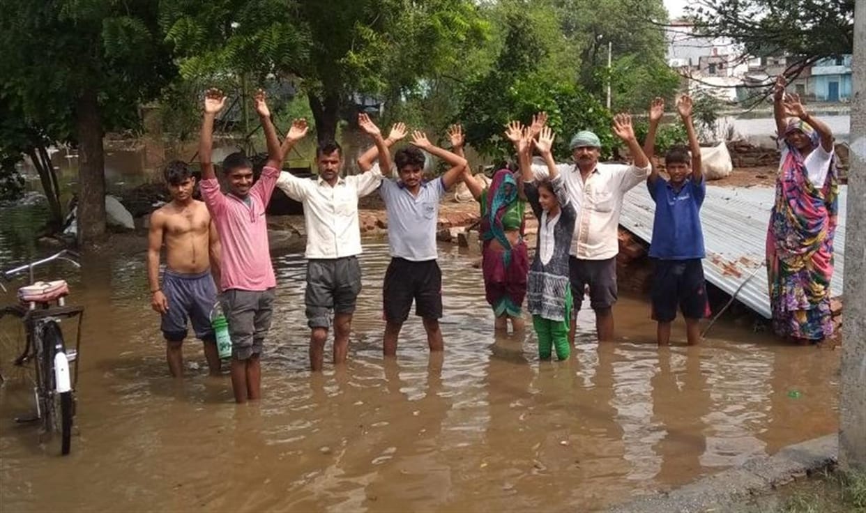 बारिश से घर क्षतिग्रस्त, चार परिवार सराय में रहने को मजबूर