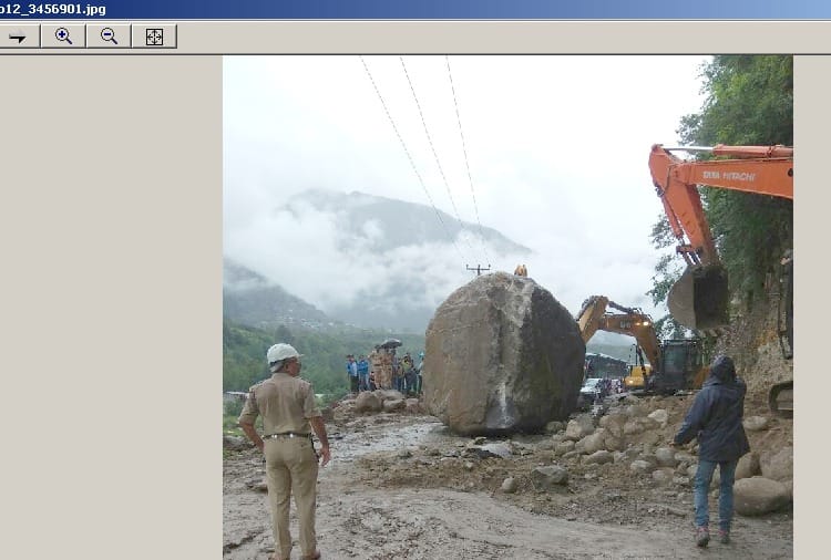 भूस्खलन से तीन घंटे कुल्लू-मनाली हाईवे बंद