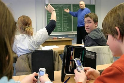Use of mobile phones during lectures effacted of results: Report