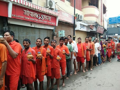 varanasi become saffron on the first day of sawan