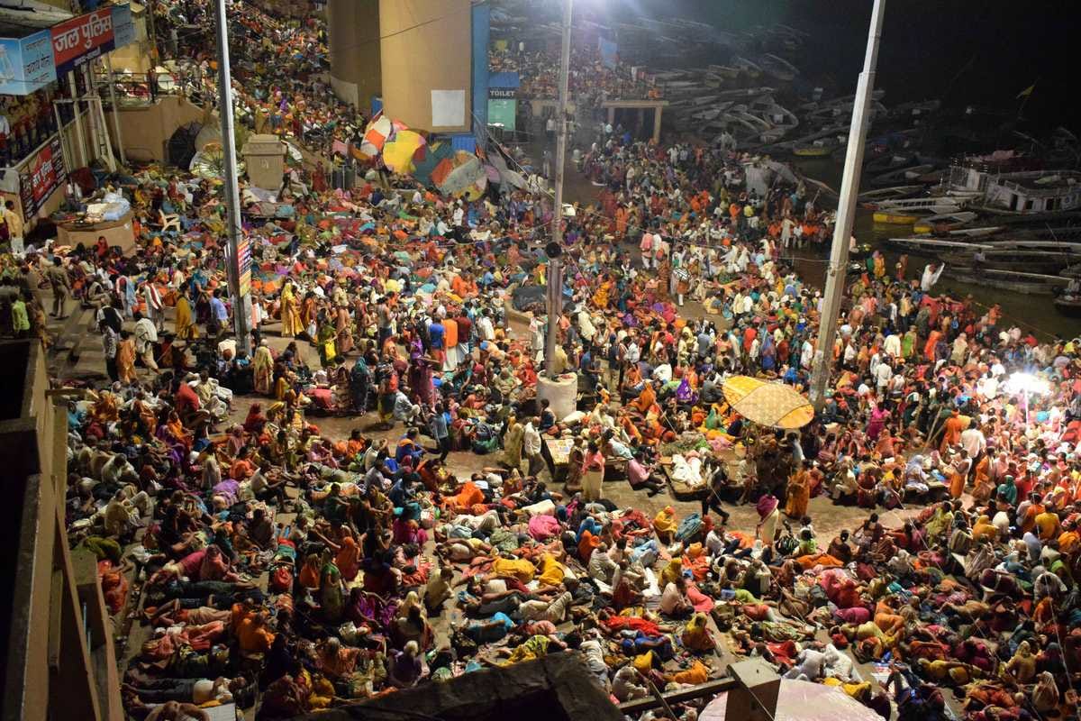 devottes came for ganga snan after lunar eclipse