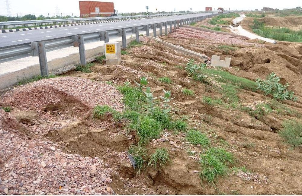 agra lucknow expressway damaged due to heavy rain
