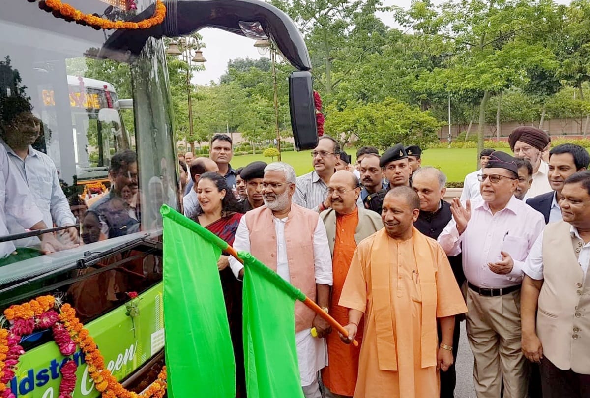 cm yogi inaugurated electric buses in lucknow
