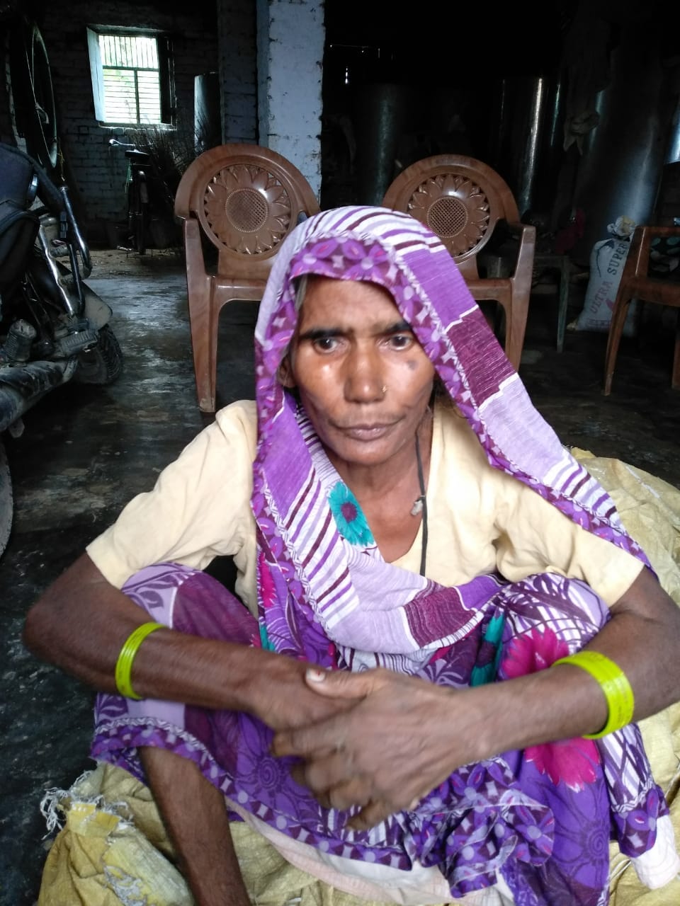 घाघरा में डूबती वृद्घा को ग्रामीणों ने बचाया
