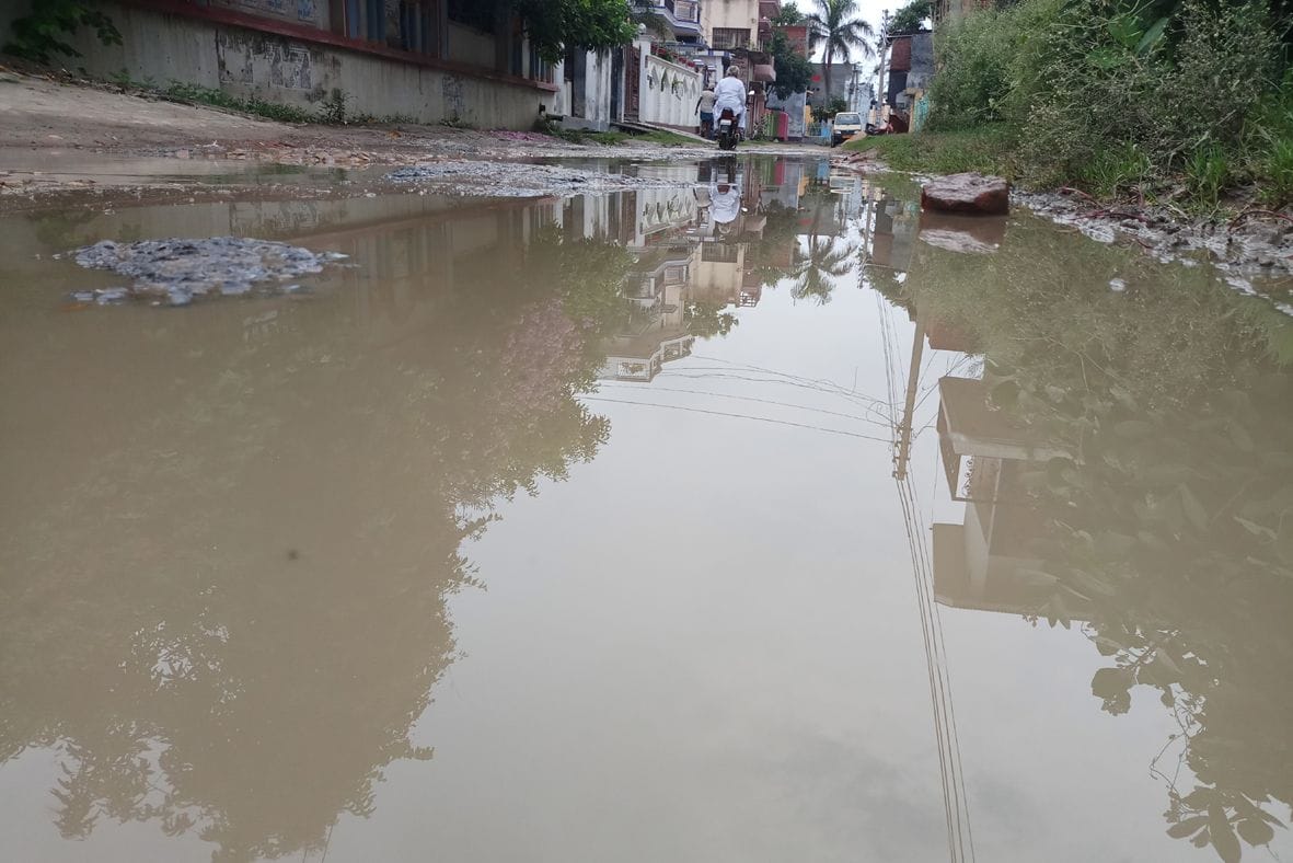 तेज बरसात ने खोली जलनिकासी की पोल