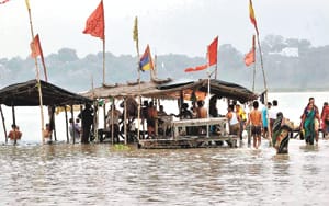 Ganga steady in Prayag, elongation in Yamuna