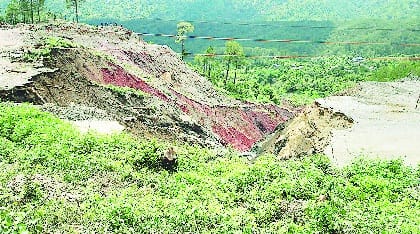 कोटरोपी पहाड़ी से सटे चार गांवों को खतरा, 82 परिवाराें को अलर्ट जारी