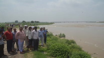 Flood situation in many cities of western UP, and PAC soldiers saved 24 people