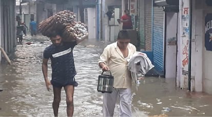 Flood situation in many cities of western UP, and PAC soldiers saved 24 people