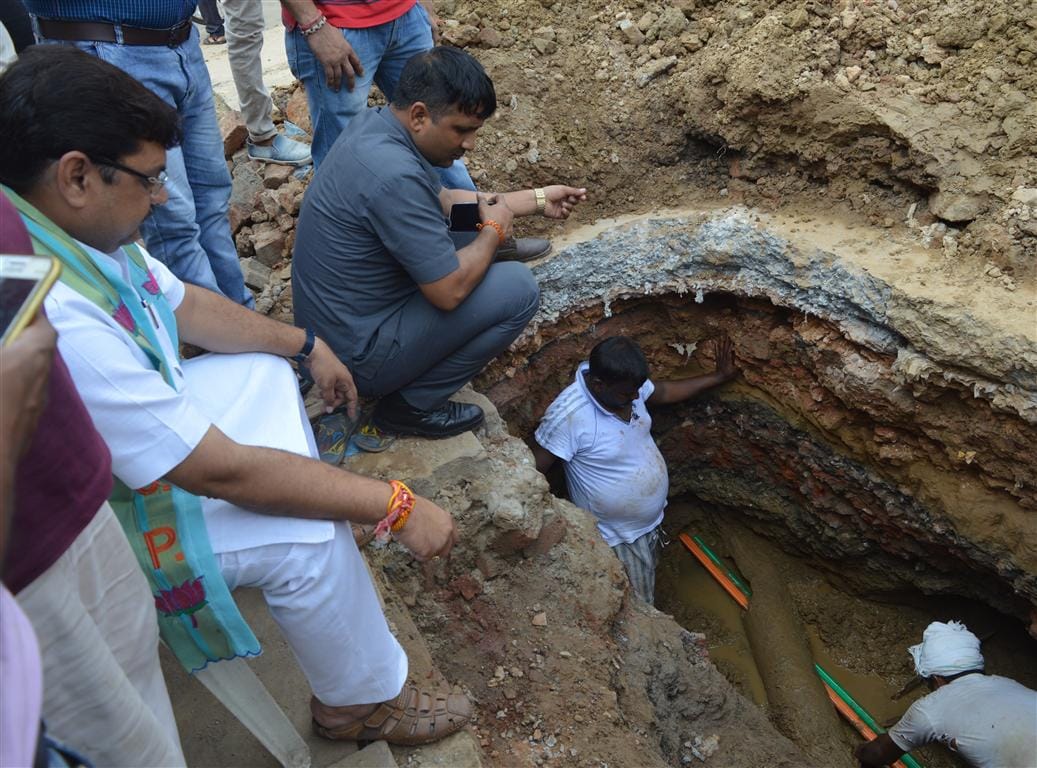 City drinking water supply for inserting cables