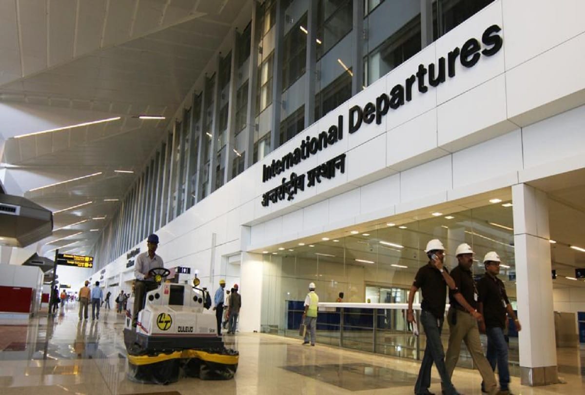 Due to bad weather flight operations are affected at delhi airport
