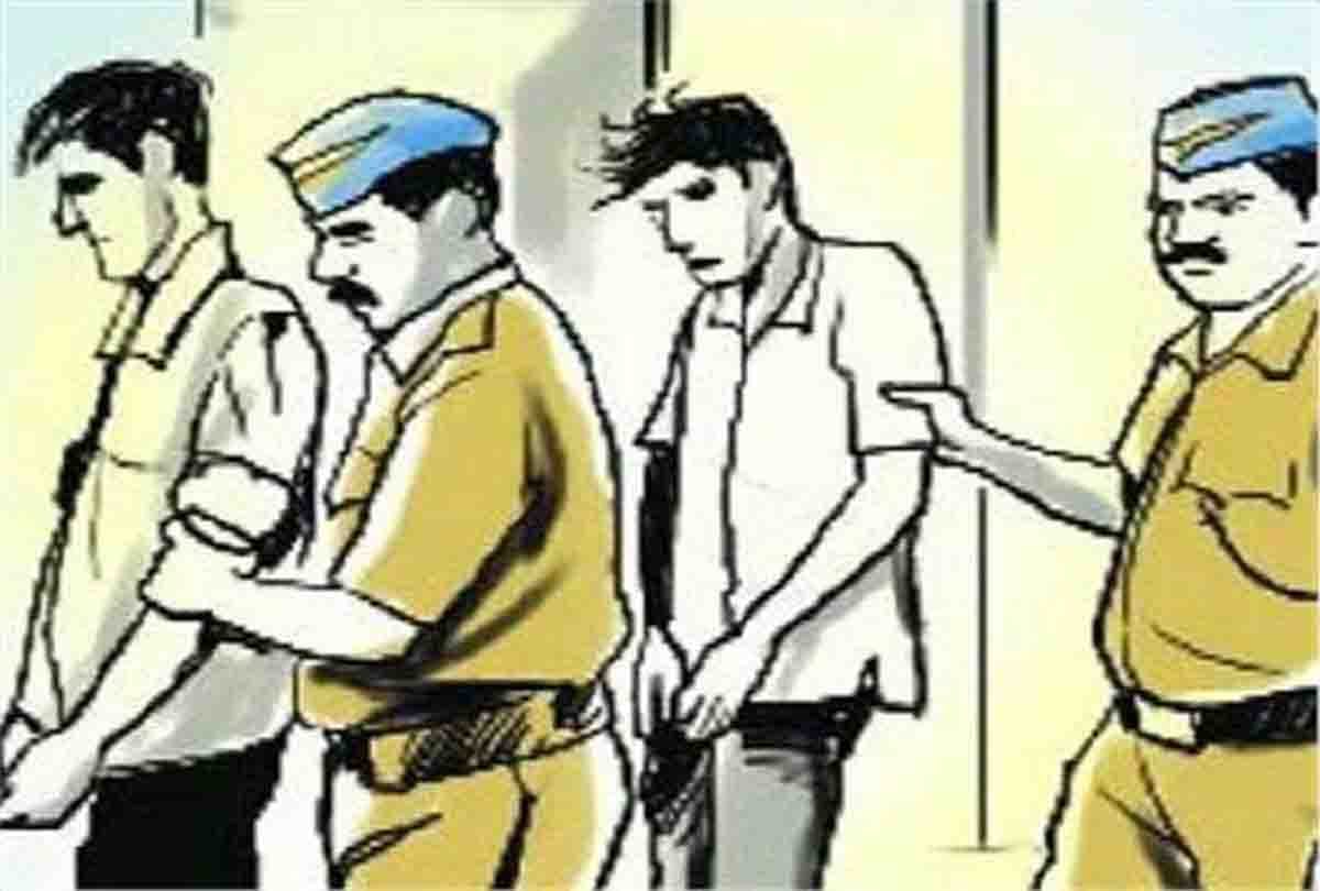 police arrested two accused of looting businessmen