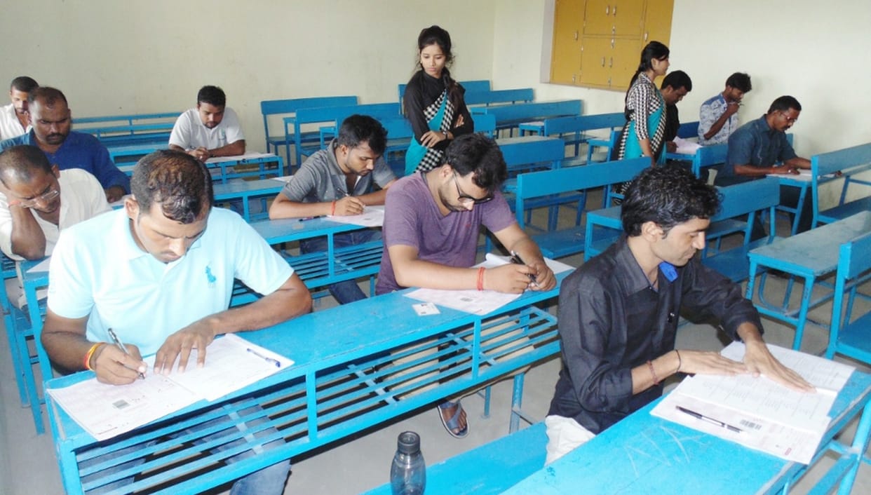 जिले में 24 केंद्रो पर हुई अधीनस्थ शिक्षा सेवा चयन परीक्षा