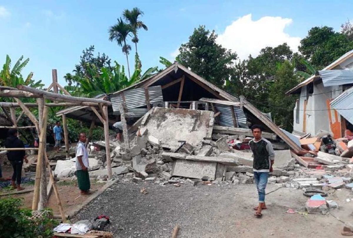 Indonesian island of Lombok devastated by powerful earthquake shocks
